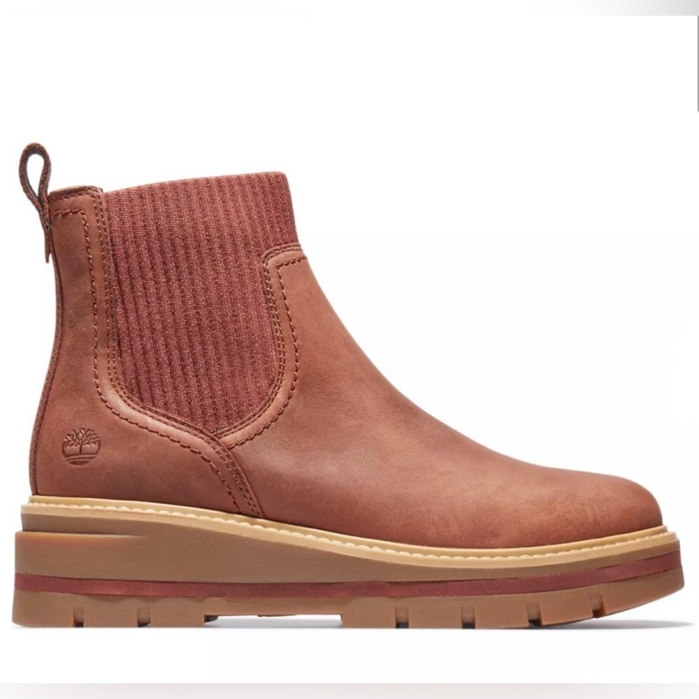 Timberland Woman’s Cervinia Valley Chelsea Boots